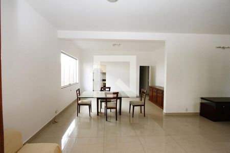 Sala de casa para alugar com 4 quartos, 250m² em Coração Eucarístico, Belo Horizonte
