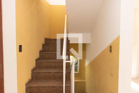 Escada de apartamento para alugar com 4 quartos, 298m² em Vila Medeiros, São Paulo