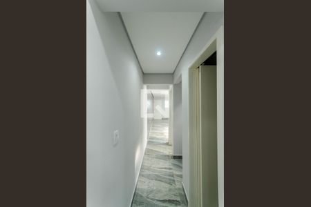 Corredor de casa à venda com 3 quartos, 180m² em Chácara São João, São Paulo