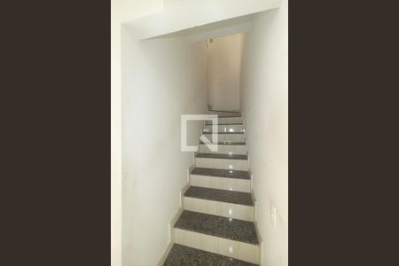 Escada de casa de condomínio para alugar com 2 quartos, 84m² em Campo Grande, Rio de Janeiro