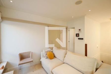 Sala  de casa de condomínio à venda com 4 quartos, 235m² em Vila Santos, São Paulo