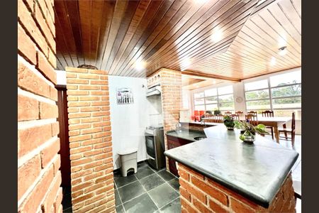 Casa à venda com 4 quartos, 570m² em Vila Irmaos Arnoni, São Paulo