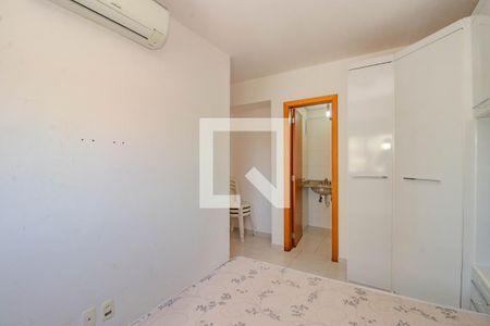 Suíte de apartamento à venda com 2 quartos, 62m² em Santa Maria Goretti, Porto Alegre