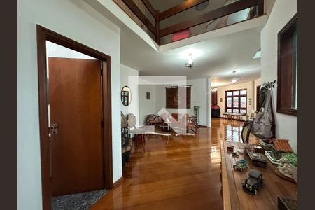 Sala de casa de condomínio para alugar com 3 quartos, 571m² em Morada dos Pinheiros (aldeia da Serra), Barueri