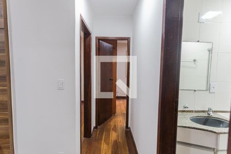 Corredor de apartamento para alugar com 3 quartos, 93m² em Palmares, Belo Horizonte