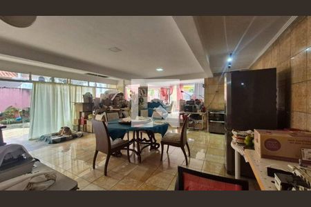Casa à venda com 4 quartos, 246m² em Vila Adalgisa, São Paulo