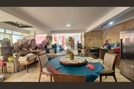 Casa à venda com 4 quartos, 246m² em Vila Adalgisa, São Paulo