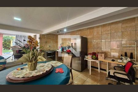 Casa à venda com 4 quartos, 246m² em Vila Adalgisa, São Paulo