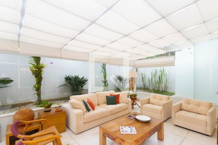 Sala  de casa de condomínio à venda com 5 quartos, 560m² em Horto Florestal, São Paulo