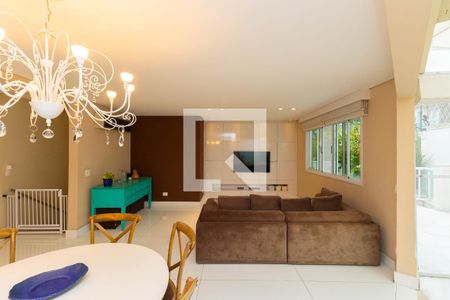 Sala  de casa de condomínio à venda com 5 quartos, 560m² em Horto Florestal, São Paulo