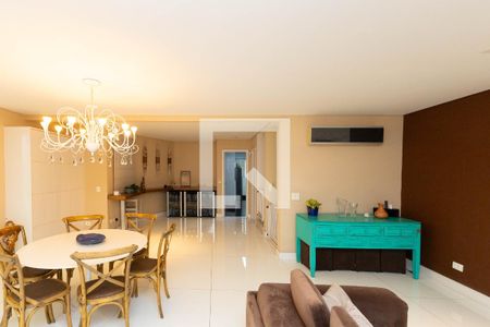 Sala  de casa de condomínio à venda com 5 quartos, 560m² em Horto Florestal, São Paulo