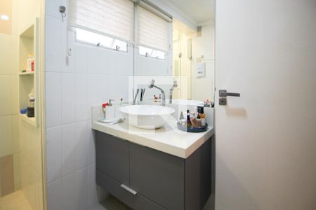 Banheiro de apartamento à venda com 2 quartos, 67m² em Itaim Bibi, São Paulo