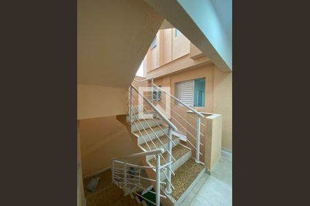 Escada de kitnet/studio para alugar com 1 quarto, 26m² em Vila Água Funda, São Paulo