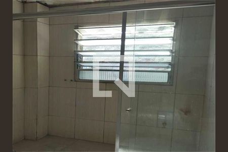 Casa à venda com 3 quartos, 200m² em Vila Carbone, São Paulo