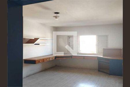 Casa à venda com 3 quartos, 200m² em Vila Carbone, São Paulo