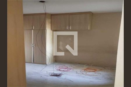 Casa à venda com 3 quartos, 200m² em Vila Carbone, São Paulo