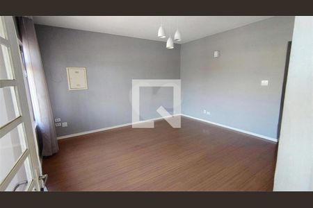 Casa à venda com 8 quartos, 250m² em Parque Peruche, São Paulo