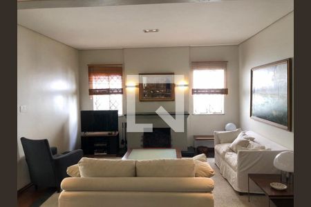 Casa à venda com 5 quartos, 220m² em Pacaembu, São Paulo