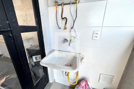 Área de serviço  de apartamento para alugar com 2 quartos, 43m² em Vila Campanela, São Paulo
