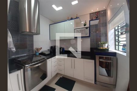 Casa à venda com 3 quartos, 209m² em Jardim Picolo, São Paulo