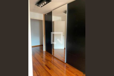Casa à venda com 4 quartos, 390m² em Horto Florestal, São Paulo