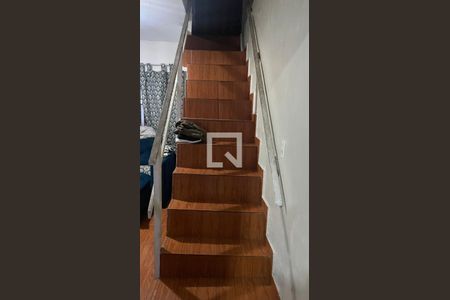 Escada de casa à venda com 3 quartos, 70m² em Santa Maria, Osasco