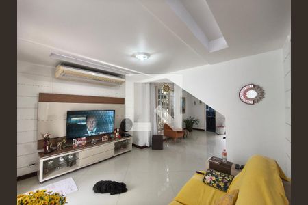 Casa de Condomínio para alugar com 3 quartos, 533m² em Jacarepaguá, Rio de Janeiro