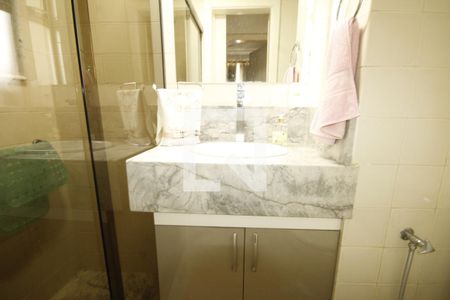 banheiro 1 de apartamento para alugar com 3 quartos, 78m² em União, Belo Horizonte