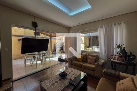 Sala de casa à venda com 4 quartos, 320m² em Vila Brasilina, São Paulo
