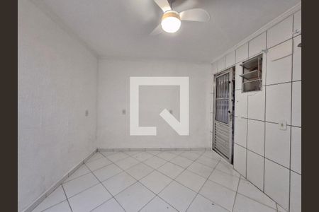Cozinha/Quarto de kitnet/studio para alugar com 1 quarto, 15m² em Jardim Irapiranga, Embu das Artes