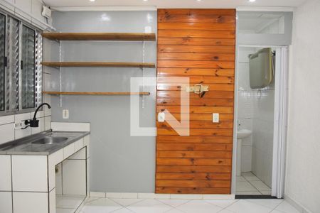 Cozinha/Quarto de kitnet/studio para alugar com 1 quarto, 15m² em Jardim Irapiranga, Embu das Artes
