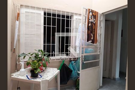 Casa à venda com 4 quartos, 215m² em Vila Romero, São Paulo
