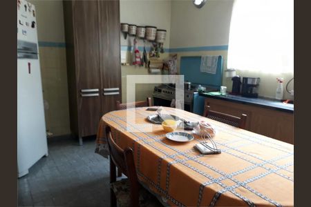 Casa à venda com 4 quartos, 215m² em Vila Romero, São Paulo