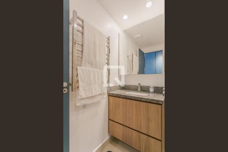 Banheiro de kitnet/studio à venda com 1 quarto, 25m² em Pinheiros, São Paulo