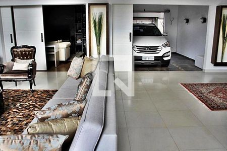 Casa à venda com 4 quartos, 716m² em Vila Albertina, São Paulo