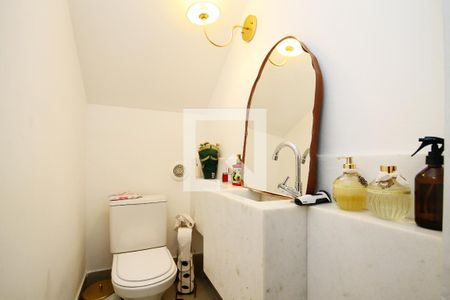 Lavabo de casa de condomínio para alugar com 4 quartos, 169m² em Granja Viana, Cotia