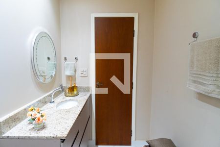 Banheiro da Suíte de casa à venda com 3 quartos, 224m² em Vila Alexandria, São Paulo