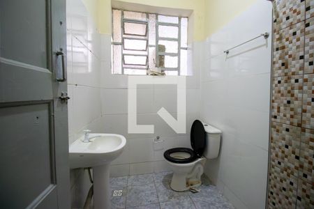 Banheiro de casa para alugar com 1 quarto, 55m² em Ramos, Rio de Janeiro