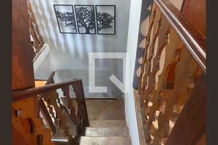 Escada de casa de condomínio para alugar com 6 quartos, 350m² em Vargem Pequena, Rio de Janeiro