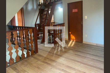 Hall Íntimo de casa de condomínio para alugar com 6 quartos, 350m² em Vargem Pequena, Rio de Janeiro
