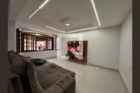 Sala de casa de condomínio para alugar com 6 quartos, 350m² em Vargem Pequena, Rio de Janeiro