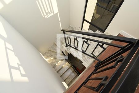 Escadas de casa de condomínio para alugar com 3 quartos, 170m² em Bacacheri, Curitiba
