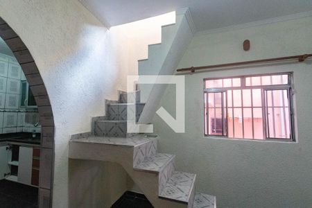 Escada  de casa à venda com 2 quartos, 165m² em Casa Grande, Diadema