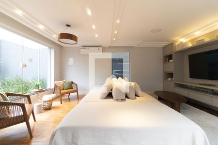 Sala de casa à venda com 5 quartos, 300m² em Vila Brasilina, São Paulo