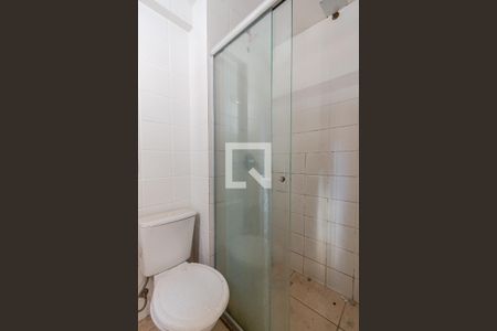 Banheiro de apartamento à venda com 1 quarto, 38m² em Santana, Porto Alegre