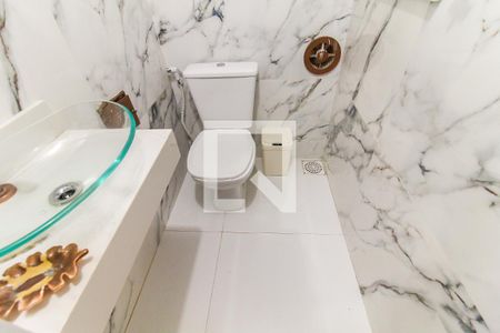 Banheiro da Suíte de casa para alugar com 2 quartos, 90m² em Jardim Dalmo, São Paulo