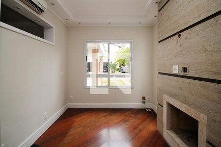 Sala Lareira de casa de condomínio para alugar com 5 quartos, 300m² em Jardim Sao Vicente, Cotia