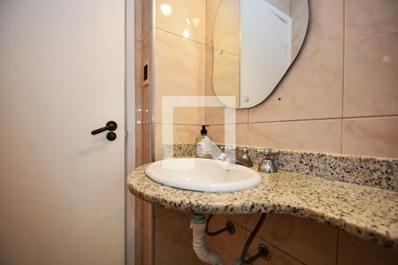 banheiro corredor de apartamento à venda com 2 quartos, 82m² em Jardim Paulista, São Paulo