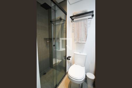 Banheiro de kitnet/studio para alugar com 1 quarto, 26m² em Moema, São Paulo