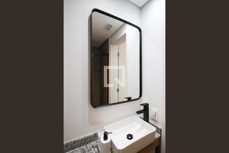 Banheiro de kitnet/studio para alugar com 1 quarto, 26m² em Moema, São Paulo